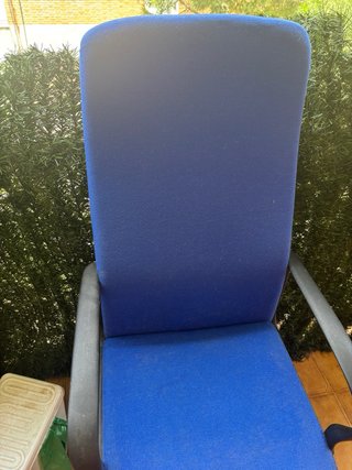 Silla de escritorio azul y negra giratoria