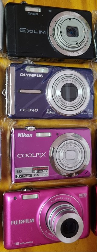 Lote di fotocamere digitali compatte