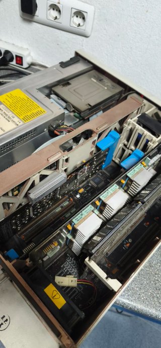 Servidor IBM RISC System 6000 320