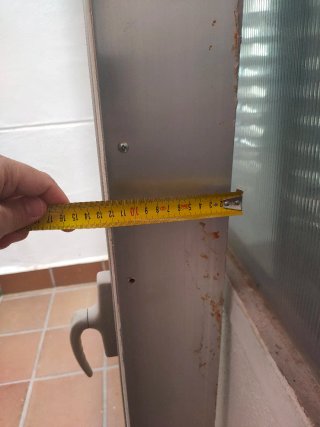 Puerta Balconera Aluminio Gris con Persiana