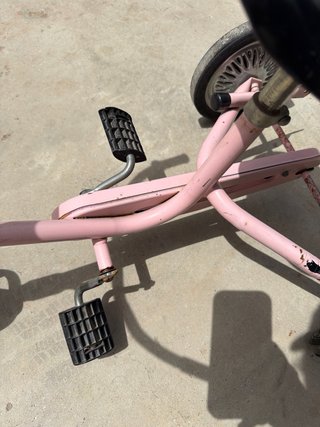 Triciclo rosa antiguo