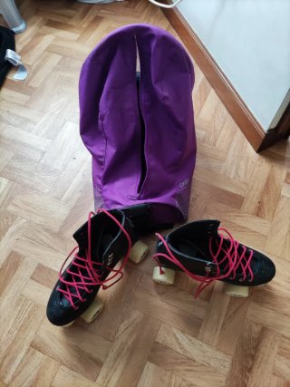 Patines Oxelo Decathlon negros con cordones rosas