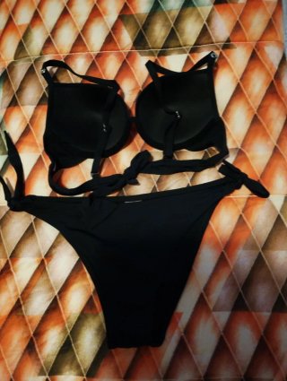 Bikini nero e verde militare