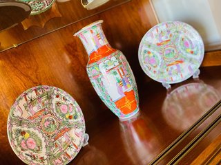Vaso e piatti decorativi giapponesi