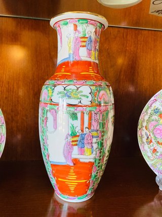Vaso e piatti decorativi giapponesi