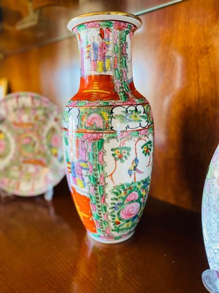 Vaso e piatti decorativi giapponesi