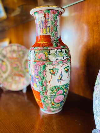Vaso e piatti decorativi giapponesi