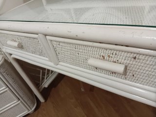Tocador y mesita de noche de mimbre