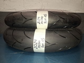 Neumáticos slicks rayados moto 3