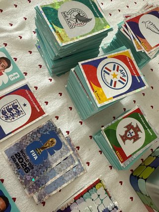 Estuche oferta +1000 cromos fifa world 2026