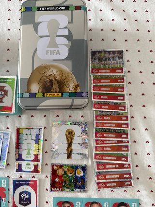 Estuche oferta +1000 cromos fifa world 2026