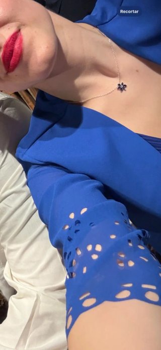 Vestido azul de fiesta con chal