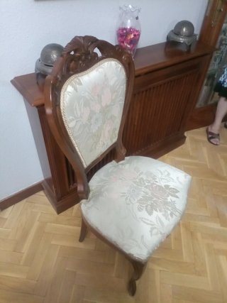 Mesa comedor y 6 sillas madera y tela