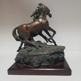 Scultura in bronzo di Pau Marcell dei cavalli del XX secolo