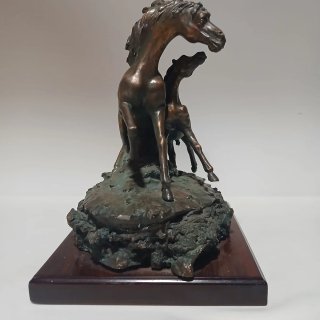 Scultura in bronzo di Pau Marcell dei cavalli del XX secolo