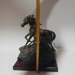 Scultura in bronzo di Pau Marcell dei cavalli del XX secolo