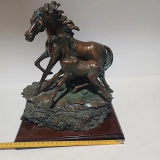 Scultura in bronzo di Pau Marcell dei cavalli del XX secolo