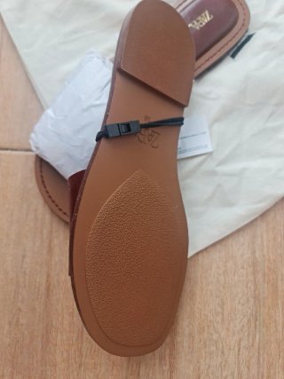 Sandalias planas Zara piel Nuevas con etiqueta.