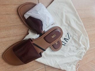 Sandalias planas Zara piel Nuevas con etiqueta.