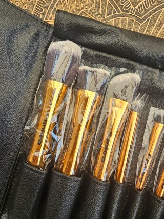Set brochas maquillaje profesional negro y dorado