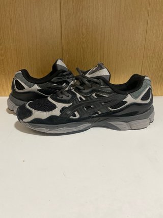 ASICS Bambas Negras y Grises