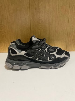 ASICS Bambas Negras y Grises