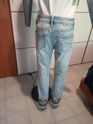 Jeans bambina con decorazioni fondo,taglia M ragaz