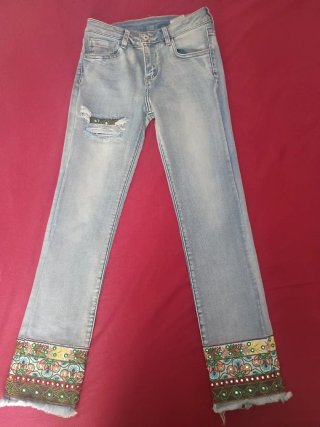 Jeans bambina con decorazioni fondo,taglia M ragaz