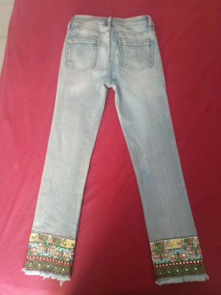 Jeans bambina con decorazioni fondo,taglia M ragaz