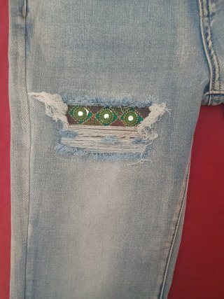 Jeans bambina con decorazioni fondo,taglia M ragaz