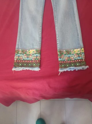 Jeans bambina con decorazioni fondo,taglia M ragaz