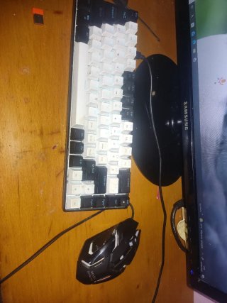 Ordenador completo con pantalla teclado y raton