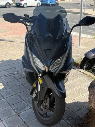 Kymco AK550 Maxi Scooter Negra