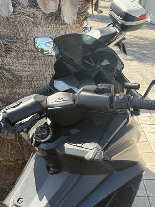 Kymco AK550 Maxi Scooter Negra