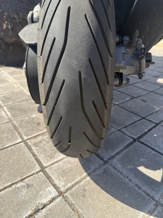 Kymco AK550 Maxi Scooter Negra