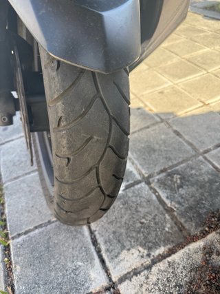 Kymco AK550 Maxi Scooter Negra