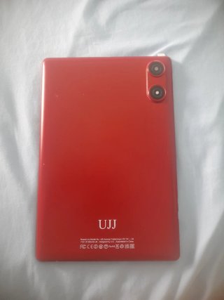 Tablet rossa con custodia beige