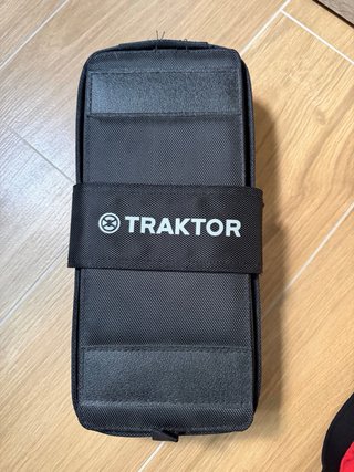 Controlador DJ Native Instruments Traktor X1 mk2