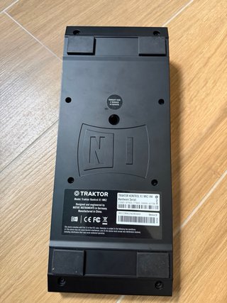 Controlador DJ Native Instruments Traktor X1 mk2