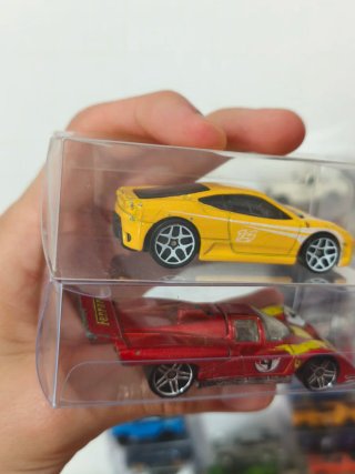 Lote 2 Ferraris Hot Wheels jugadas