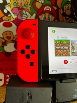 Nintendo Switch Roja + dock, cargador y funda.