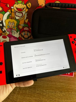 Nintendo Switch Roja + dock, cargador y funda.