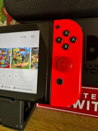 Nintendo Switch Roja + dock, cargador y funda.