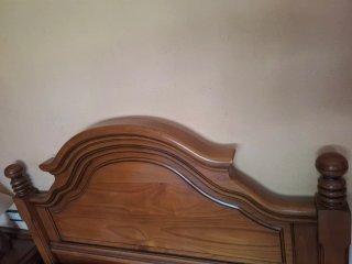Armario de madera maciza