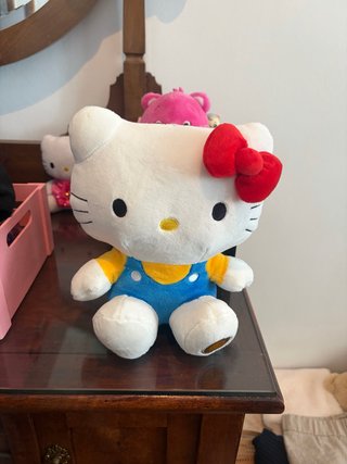 Peluche Hello Kitty con Peto Azul