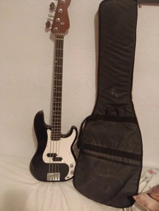 Bajo Eléctrico Negro