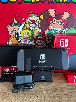 Nintendo Switch con caja y accesorios originales