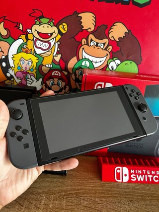 Nintendo Switch con caja y accesorios originales