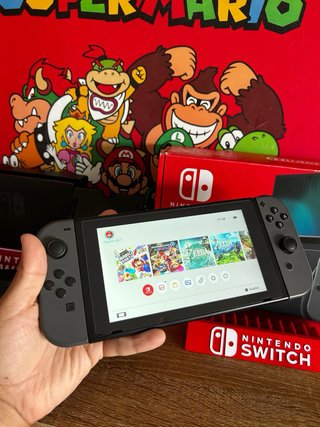 Nintendo Switch con caja y accesorios originales