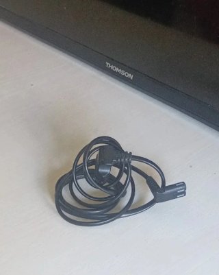 TV Thompson Negra+cable de carga